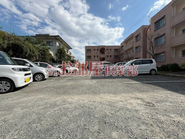 村田松原ハイツC棟の駐車場