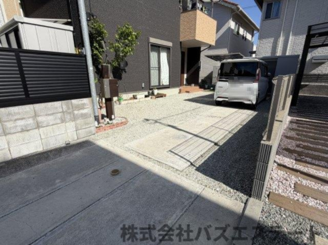 苫編　中古一戸建ての駐車場