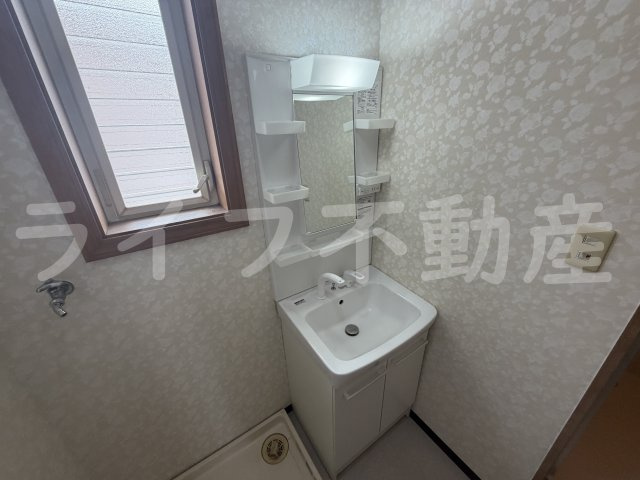 ニシシンヴィレッジの独立洗面台