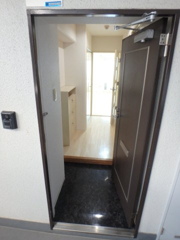 大阪市中央区谷町３丁目の事務所の玄関