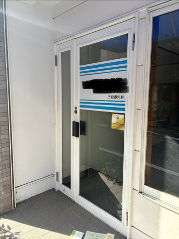 大阪市西成区聖天下１丁目の店舗事務所のエントランス