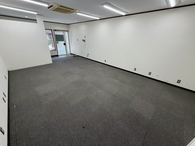 大阪市西成区聖天下１丁目の店舗事務所の内装
