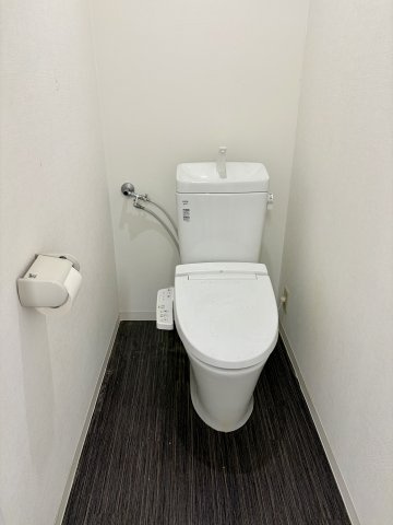 大阪市西成区聖天下１丁目の店舗事務所のトイレ