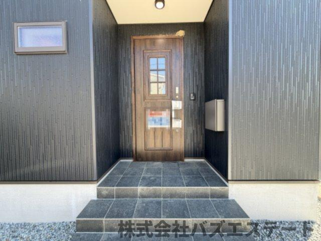 網干区興浜　新築一戸建てのエントランス