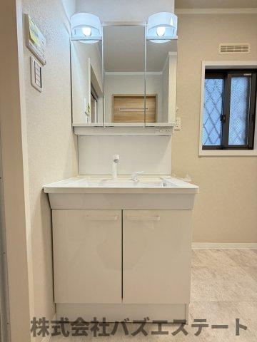 東雲町　中古一戸建ての洗面所