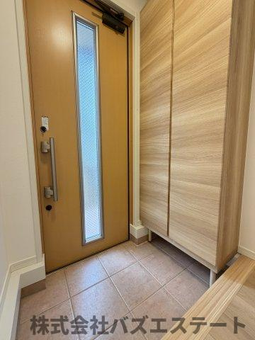 東雲町　中古一戸建ての玄関