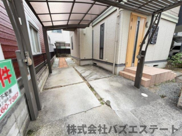東雲町　中古一戸建ての駐車場