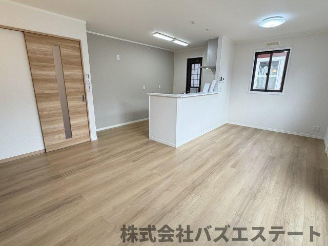 東雲町　中古一戸建ての居間・リビング