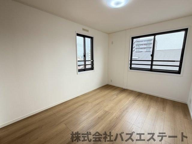 東雲町　中古一戸建ての洋室