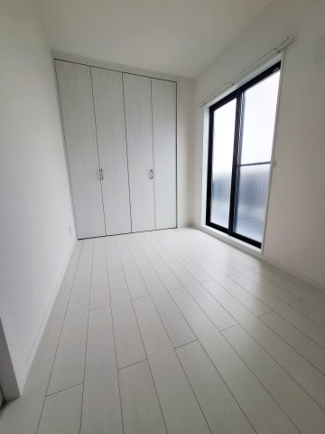 リブレメゾン下大市西町Ⅰの洋室|床暖房あり・防音フローリング