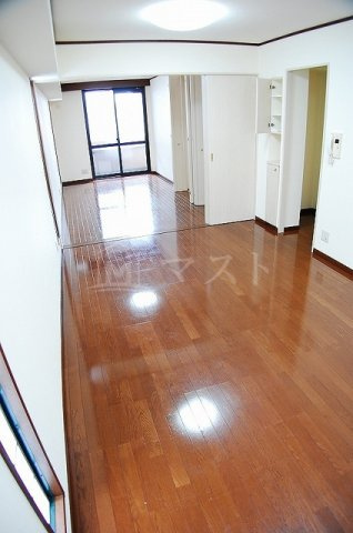 ゼフェロス南堀江の居間・リビング