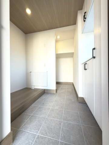 【新築戸建】札幌市豊平区月寒東2条19丁目5棟の玄関