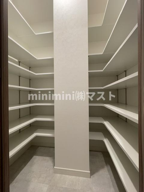 スプランディッド本町グランの収納