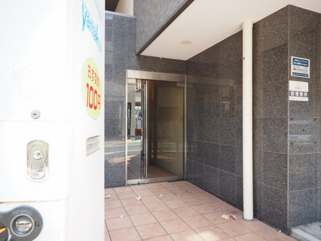 インパレス小阪のエントランス
