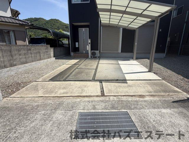 書写　中古一戸建ての駐車場