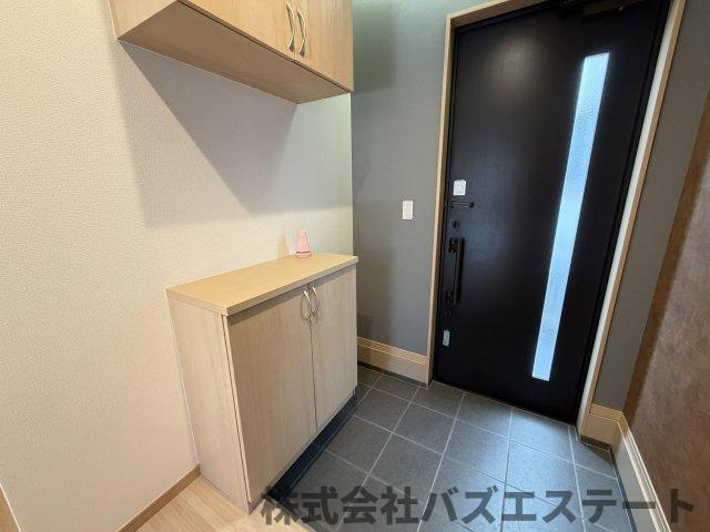 大津区恵美酒町　中古一戸建ての玄関