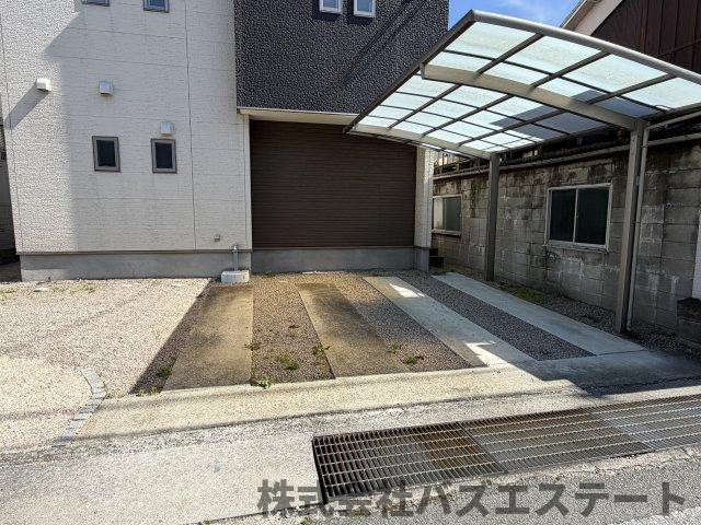 大津区恵美酒町　中古一戸建ての駐車場