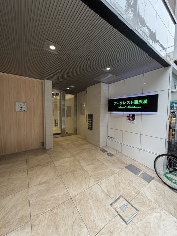 大阪市北区西天満３丁目の店舗事務所のエントランス