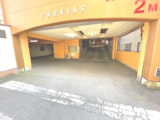 プリンストン布施の駐車場