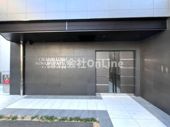 大阪市平野区加美北１丁目の賃貸マンションのエントランス