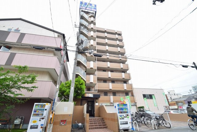 サンパレス布施の外観