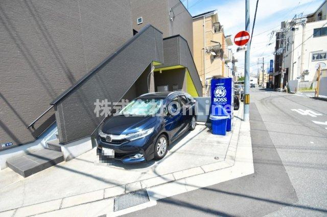 クレセントコートの駐車場