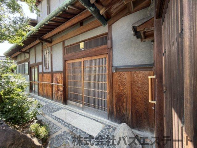 大塩町　中古一戸建ての玄関