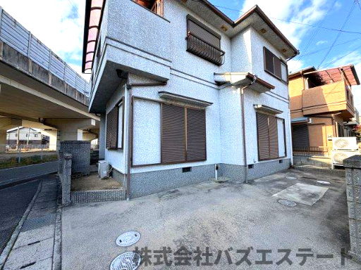 姫路市御国野町深志野　中古一戸建ての駐車場