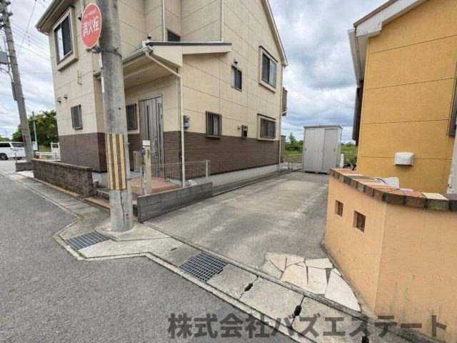 大塩町　中古一戸建ての駐車場|普通車2台駐車出来ます