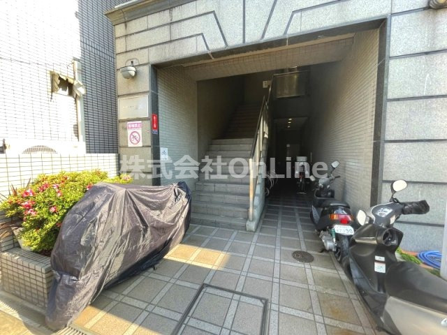 東大阪市足代北１丁目の賃貸マンションのエントランス