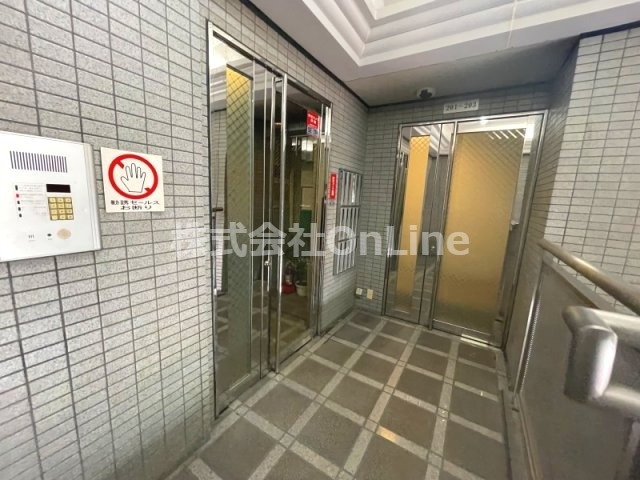 東大阪市足代北１丁目の賃貸マンションのエントランス