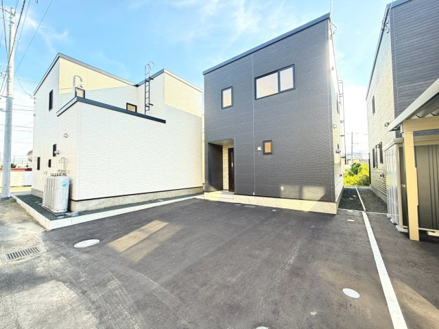 【新築戸建】札幌市豊平区月寒東2条19丁目5棟の駐車場|駐車2～3台可