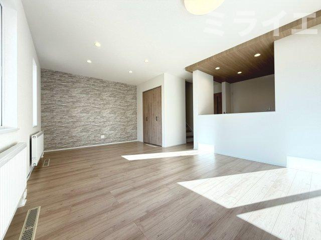 【新築戸建】札幌市豊平区月寒東2条19丁目5棟の居間・リビング