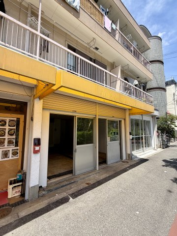 大阪市阿倍野区松虫通３丁目の店舗事務所のエントランス
