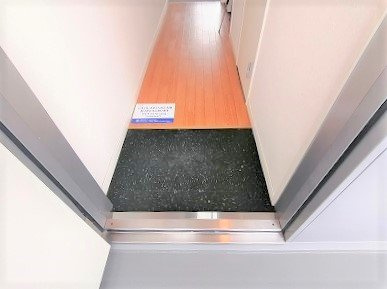 レオパレスＯｎｔｈｅｗｉｎｇの玄関
