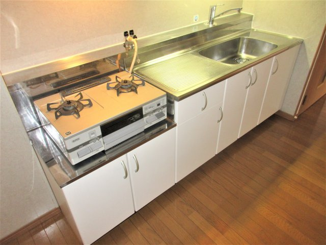 TenGood祖原のキッチン|コンパクトなキッチンで掃除もラクラク
