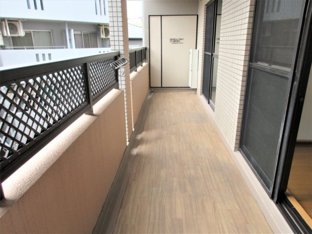TenGood祖原のバルコニー|外からの目が気にならないバルコニーで洗濯物が干せます