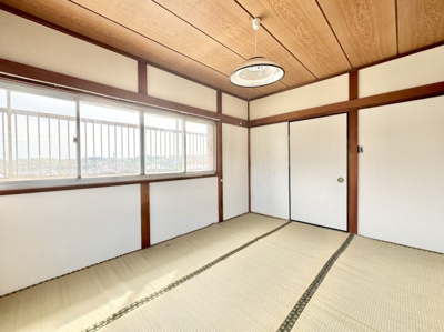 【和室】 | OC物件！千葉県成田市成井 | 2面採光で風通しが良く、陽光が心地よく差し込む和室です。