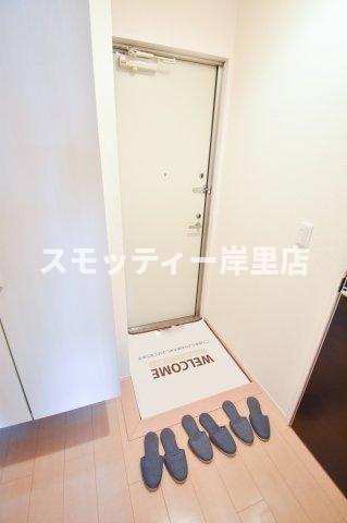 COZY岸里IIの玄関