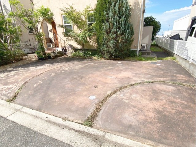 福岡市東区松崎1丁目 中古戸建の駐車場|駐車場は車種により3台可能です！