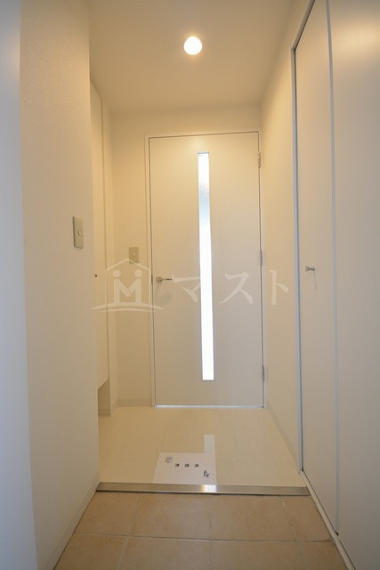 大阪市港区築港４丁目の賃貸マンションの玄関