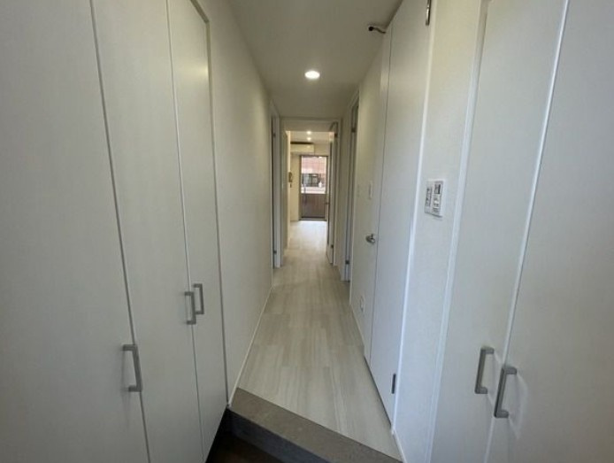 中央区新川２丁目の賃貸マンションの玄関