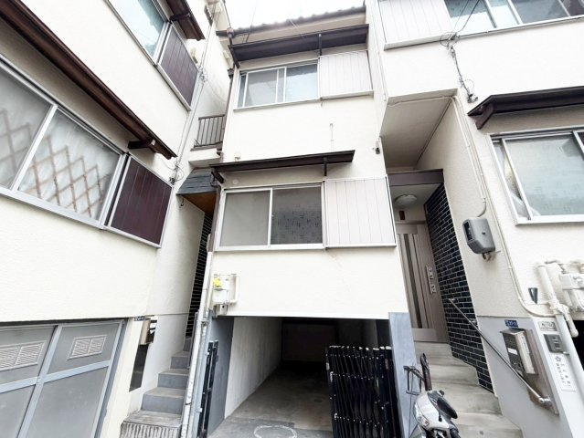 吹田市千里山竹園１丁目タウンハウス