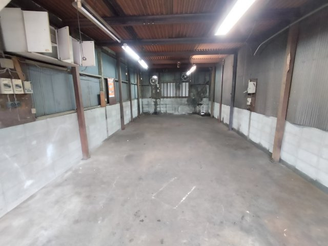 八尾工場104の内装