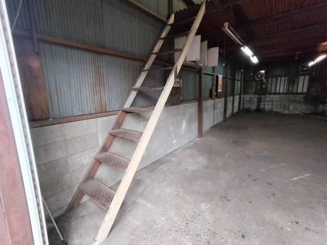 八尾工場104の内装