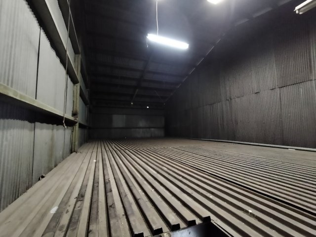 八尾工場104の内装