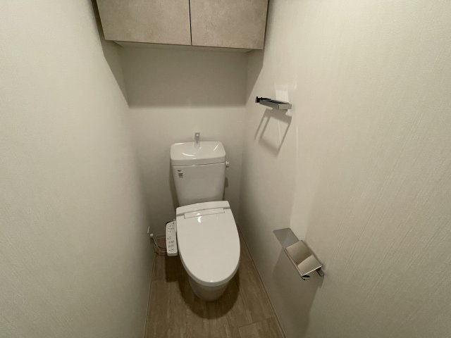 西宮市松原町の賃貸マンションのトイレ