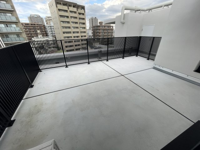 西宮市松原町の賃貸マンションのバルコニー