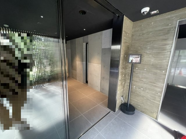 西宮市松原町の賃貸マンションのエントランス