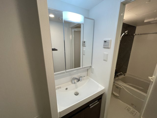 西宮市松原町の賃貸マンションの洗面所
